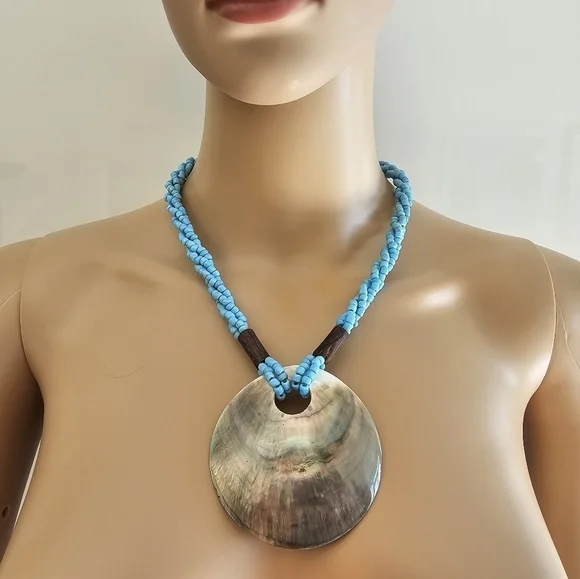 Clamshell Necklace - Picture 2 of 6